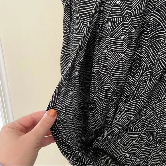 Mossimo Woven Printed V-Neck Cami Black & White Size Small - Picture 4 of 9